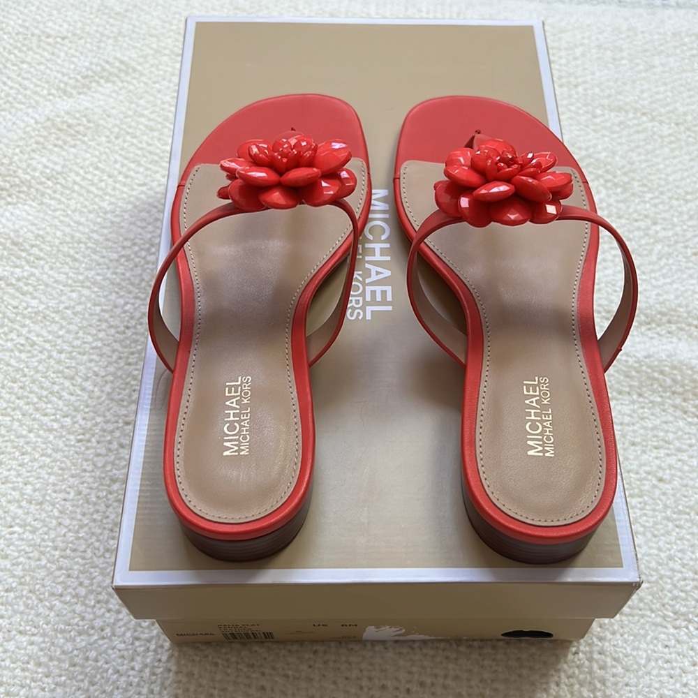 🆕 MICHAEL KORS Dalia Flat Sandals Thongs Sea Coral Leather Flower Charm … - Picture 5 of 7